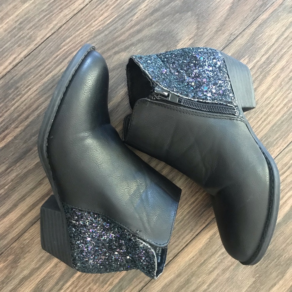 Black glitter little Naomie ankle boots